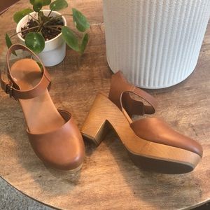 Universal threads clogs sandals chunk heel size 8